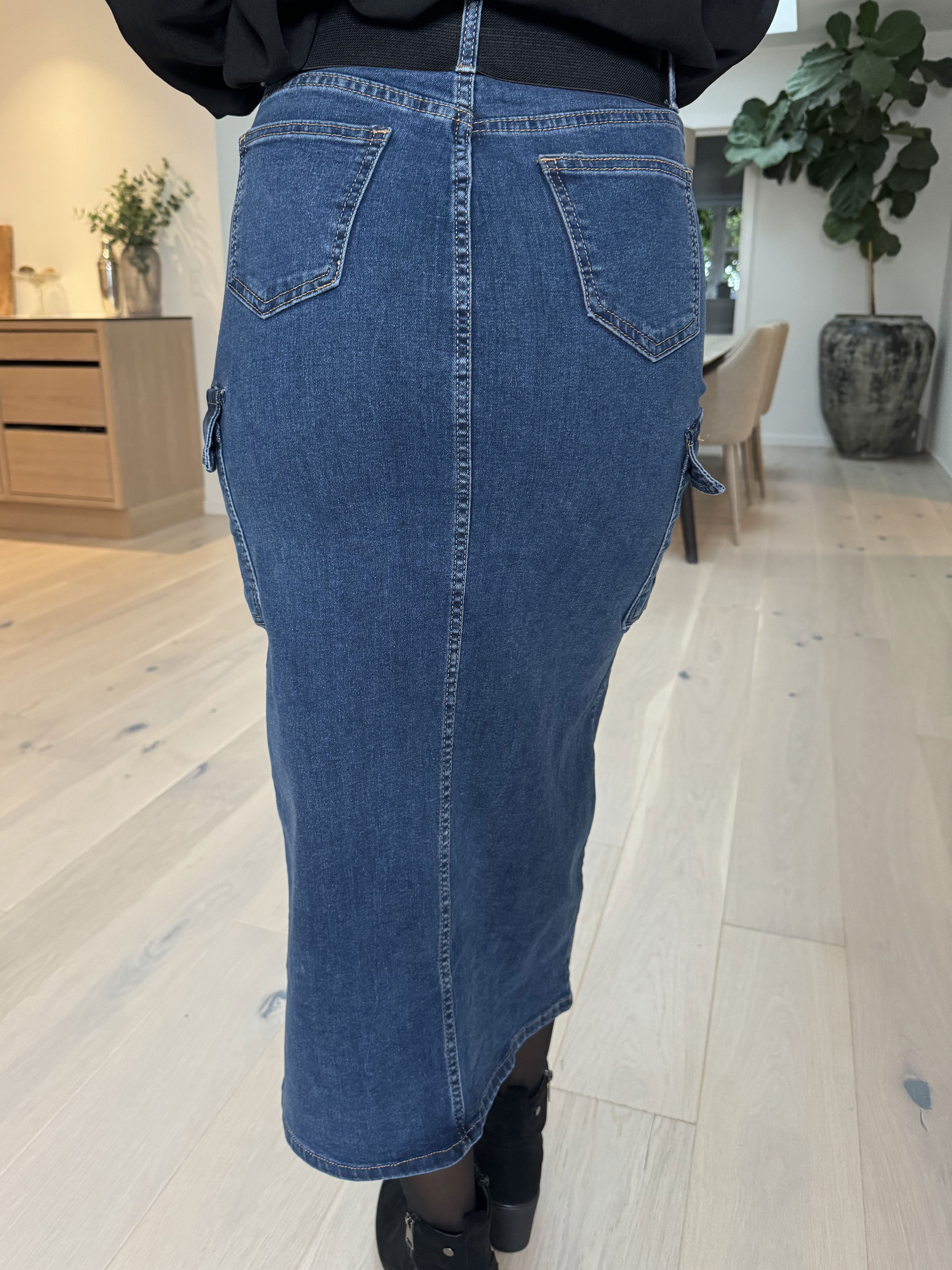 Josephine - Denimkjol med slits och fickor